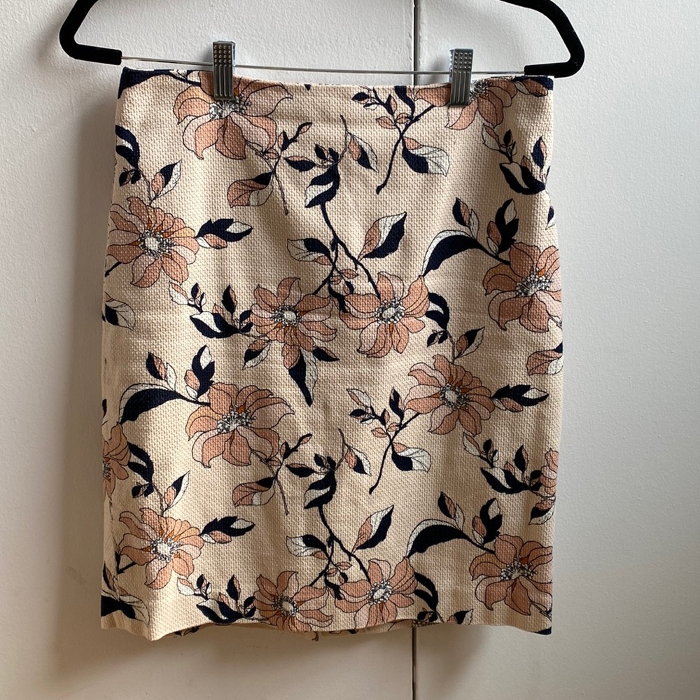 Ann Taylor size 6 floral textured pencil skirt